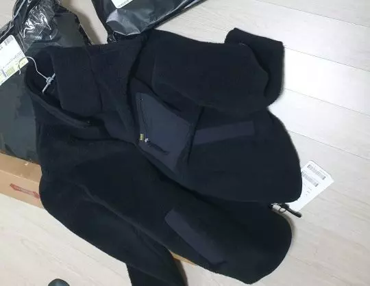 약간 크나? 아닌가? 애매한데 디자인은 예쁘네요! 굿