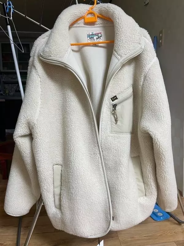 엄청 ㄷㅜ껍고 엄청 커요 ㅋㅋ하이넥은 엄청 추울때 아니면 뒤로 젖히면 그냥 카라같아