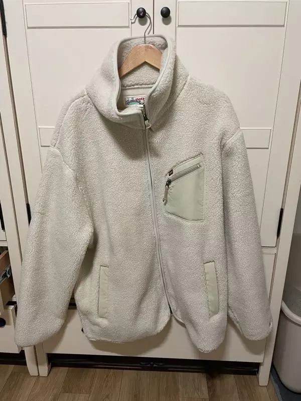 라이브 방송중에 싸게 구입했습니다^^사이즈도 크고 겨울에 잘입을 수 있겠네요