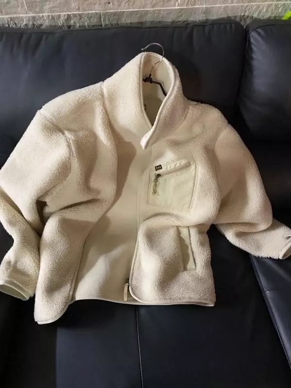 사진과 똑같이 예쁩니다~~털이 좀 날리긴 하지만 뽀숑하니 귀욤합니다..