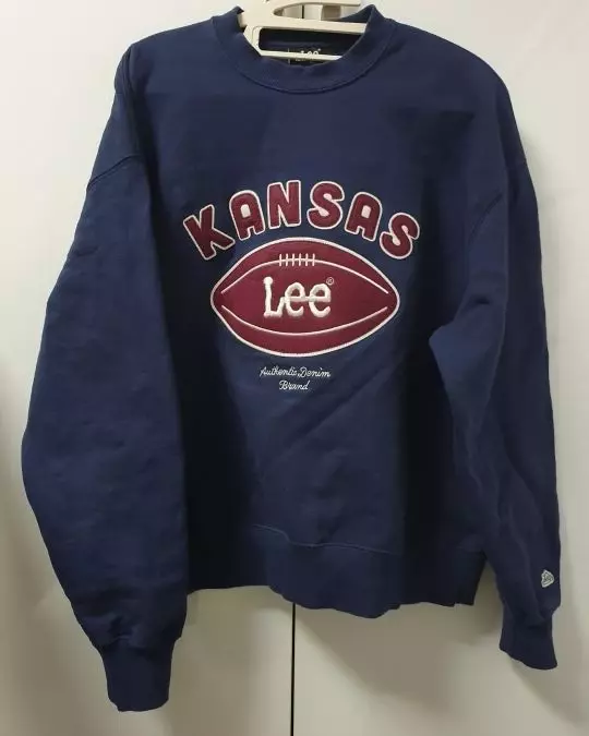 색감 너무 취저고 휘뚜루 마뚜루 입기 짱이에요 >~< 와펜 로고도 커서 이 옷 입으