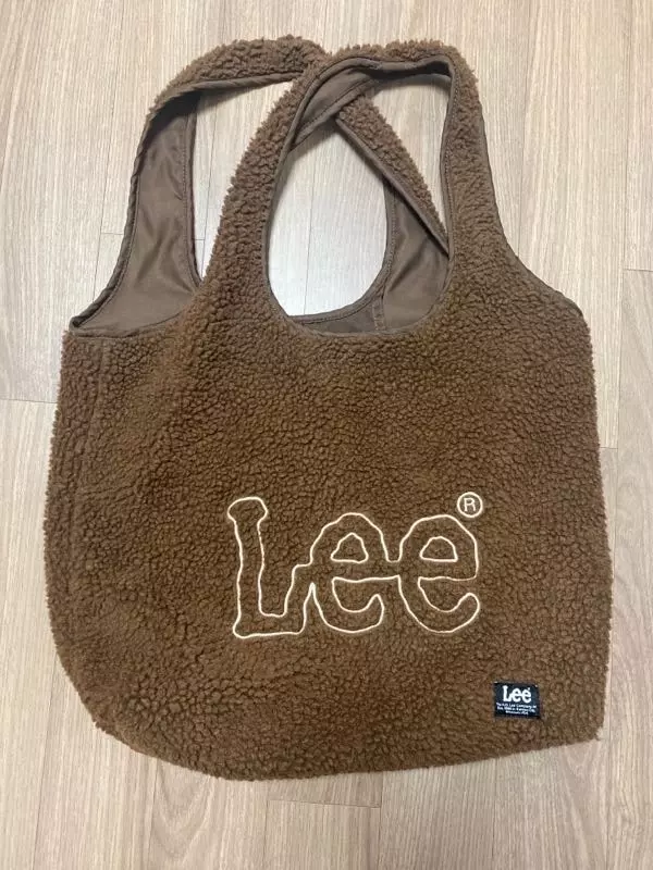 색상도 이쁘고 디자인도 마음에 듭니다 전체적으로 만족해요