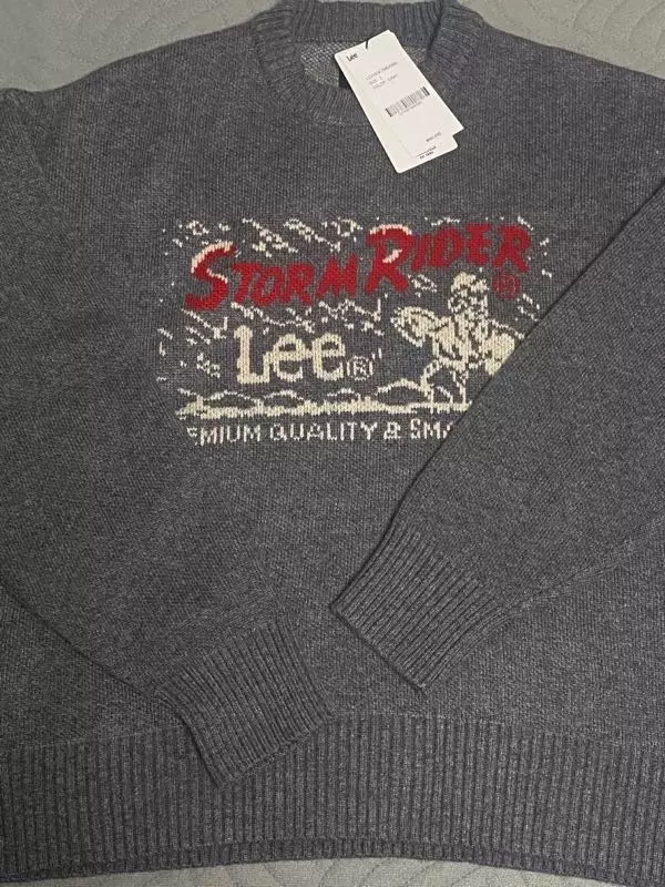 사이즈도 적당하고 두께감이 두툼해서 겨울에 딱입니다 안감도 촉감이 부드러워서 편하