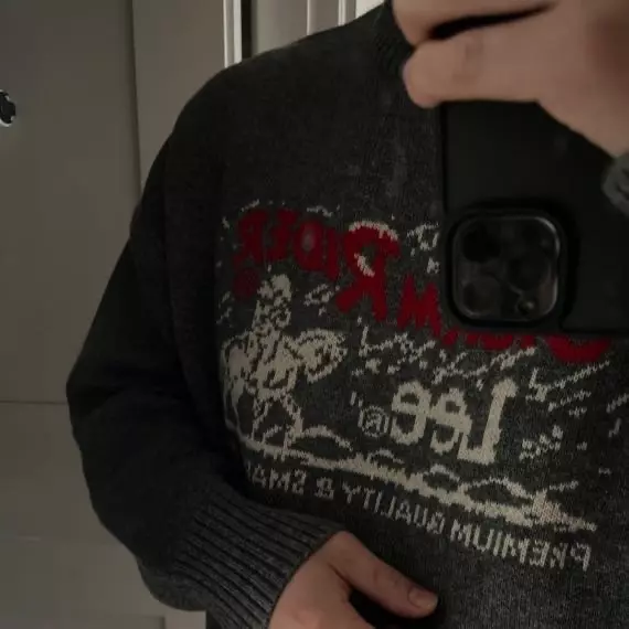 넉넉하고 제질이 두꺼워서 좋아요! 다른색도 구매하고싶네요