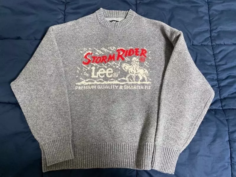 두께도 적당하고 디자인이 포인트 되고 예쁩니다