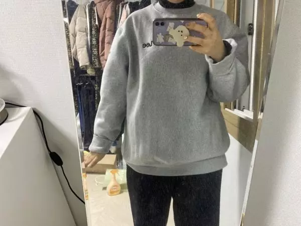 옷이 일딴 사이즈가 널널해요 크게입는편이라 라지했는데 딱좋아요.