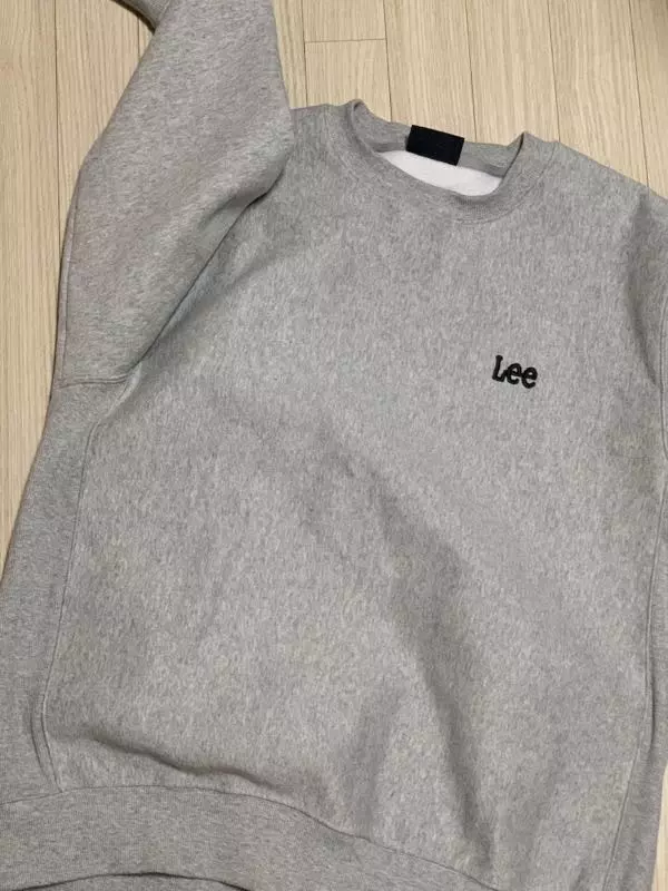 오버사이즈인걸 감안해도 진짜 대박 큽니다 옷은 따뜻해요