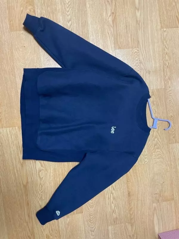 색감도 핏도 예쁘네요 ! 길이가 조금 더 길었다면 더 좋았을 것 같아요 ㅎㅎ