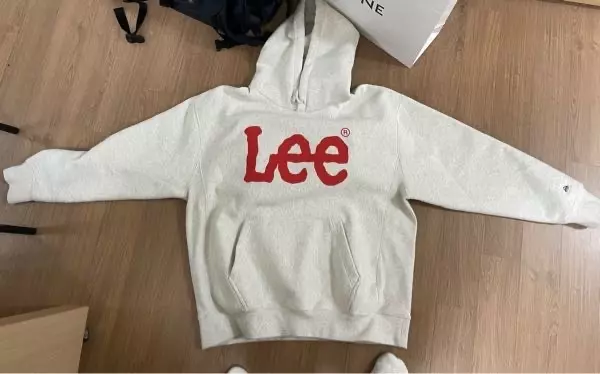 예뻐서 활용 잘 하고 있어요~ 재질도 탄탄해서 오래 입을 수 있을거 같아요