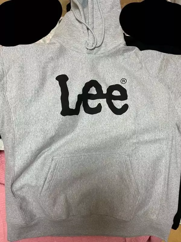 두껍고 크기도 적당히 오버로 딱 맞아서 좋네요재질이 좀 뻣뻣한 재질이긴 하지만그래도