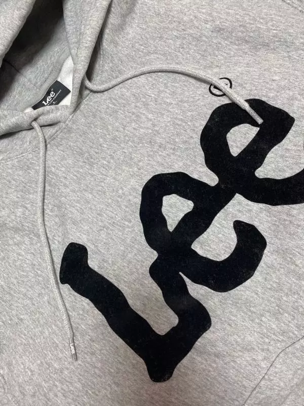 상의 90~95 입어서 S~M 사이즈 입어요오버핏일꺼 같아서 S 주문하고  작을까봐 걱정했는