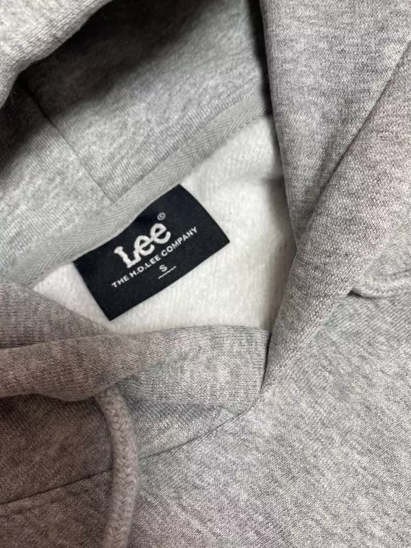 상의 90~95 입어서 S~M 사이즈 입어요오버핏일꺼 같아서 S 주문하고  작을까봐 걱정했는