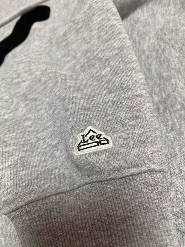 상의 90~95 입어서 S~M 사이즈 입어요오버핏일꺼 같아서 S 주문하고  작을까봐 걱정했는