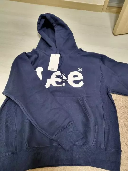 하얀 로고글씨에 남색 너무이뻐요 기모도 있고 너무편함