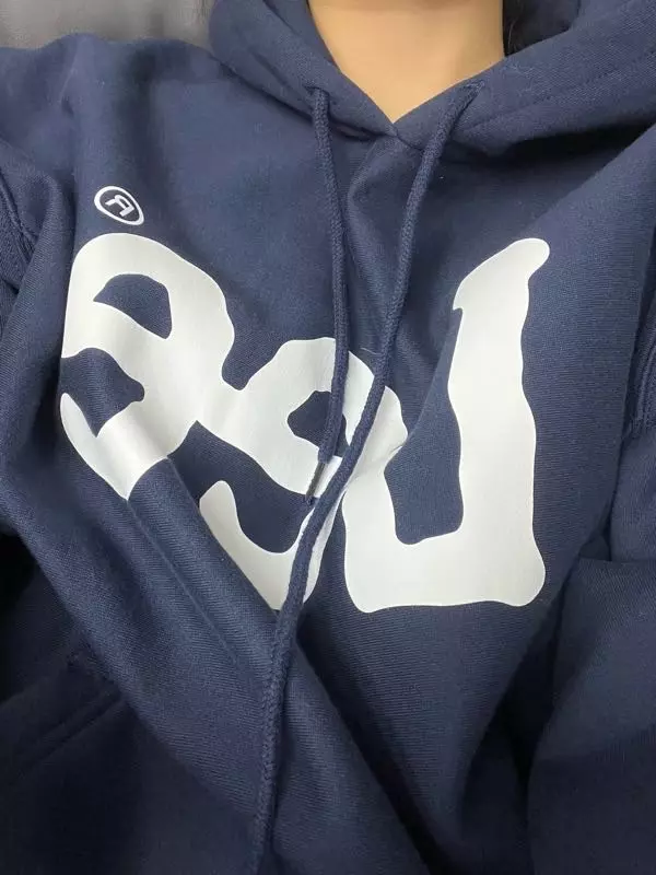 생각보다 두껍진 않네용ㅋ 그래도 예뻐여!❤️ 일부로 사이즈 큰 거 시켰는데 역시 큰거