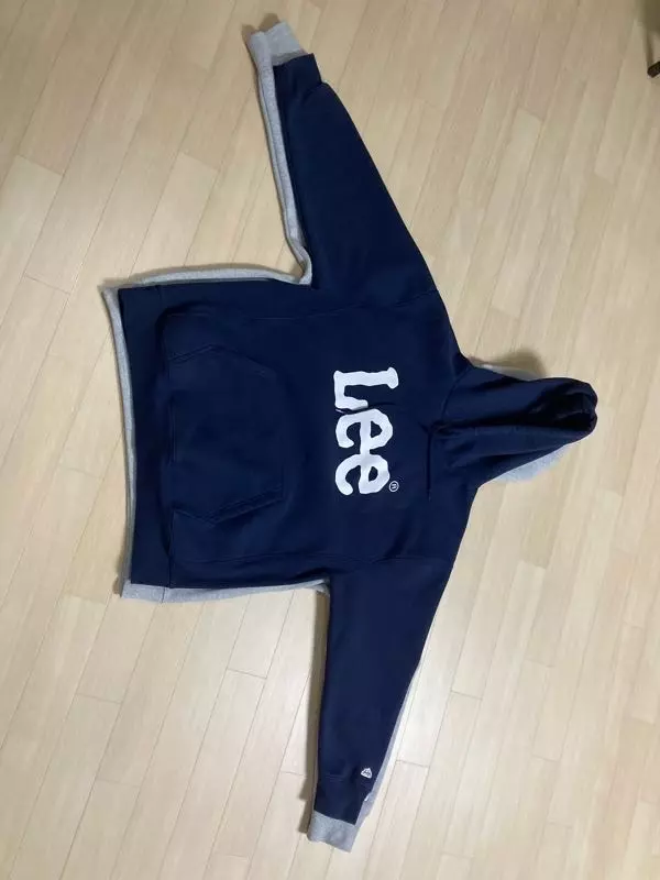 50퍼 할인하고 있어서 급 주문이요남편 선물이었고 생각보다 팔이 길었고 품도 예상보다