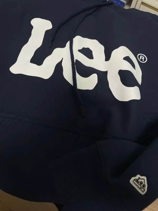 m이 너무 커서 s로 구매했는데 딱 적당한 오버핏으로 예뻐요!