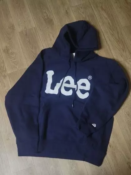 제 최애 브랜드이고 로고가 너무 제 취향이라 앞으로도 또 사서 입을 정도로 너무 좋아