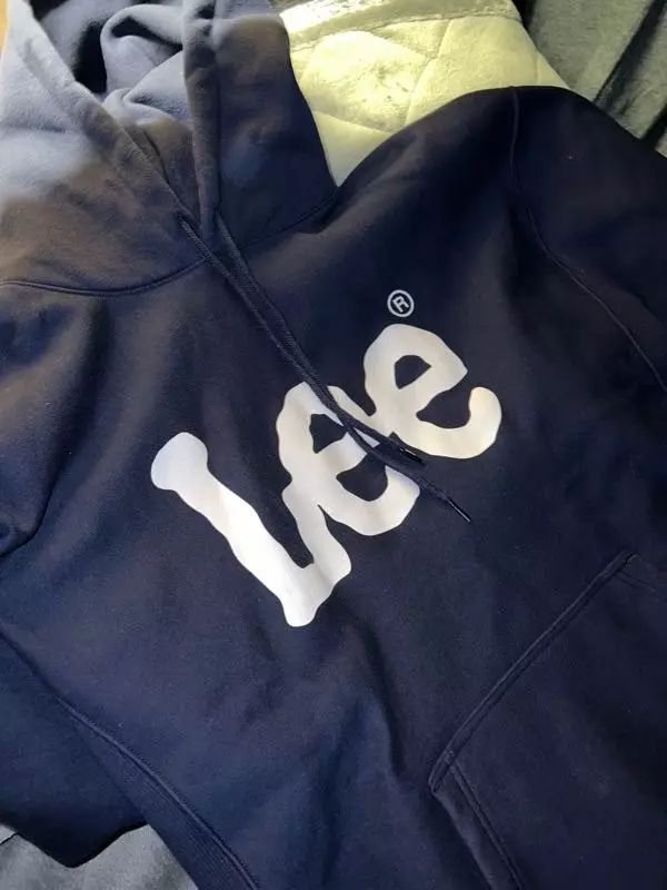 되게 고민하다가 샀는데 고민한 시간이 아까울 정도로 핏과 색감 모든 조화가 미쳤습니