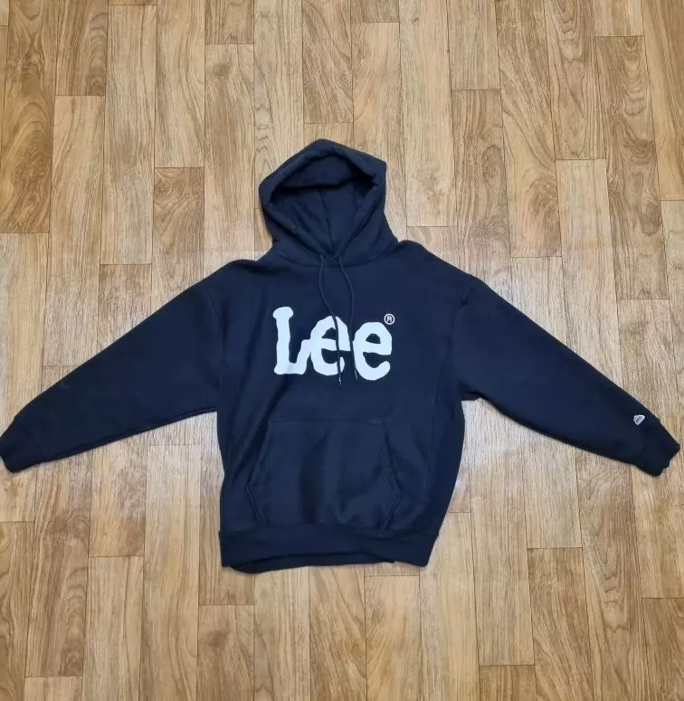 진짜진짜 맘에 들어요! 딱 원하던 만큼 오버핏이고 모자 크기도 크고 예뻐요! 추운 날 