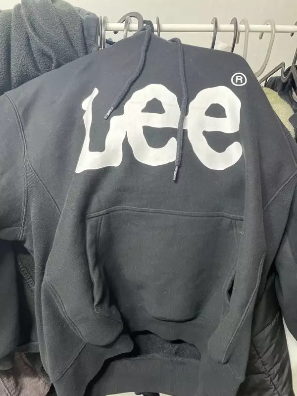 핏이 진짜 예쁘고 s인데도 넉넉하게 잘 맞아요 항상 믿고 사는 브랜드입니다!