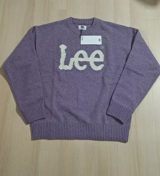 색상이 너무 이뻐서 사고팠는데오래걸려서 받았지만그만큼 따듯한 색감이고 이쁘네요핏