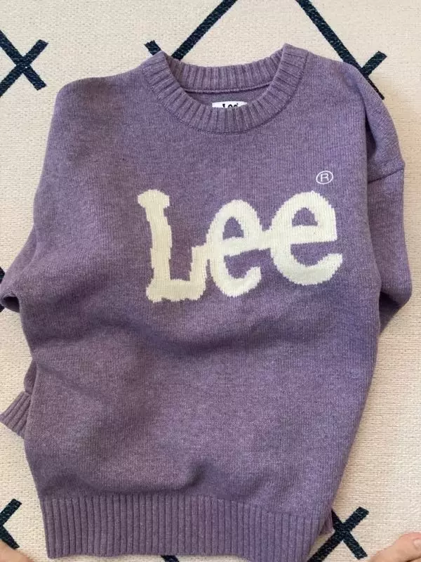 옷이 튼튼하고 보풀이 잘 안생기는 재질이에요 잘입고 있습니다