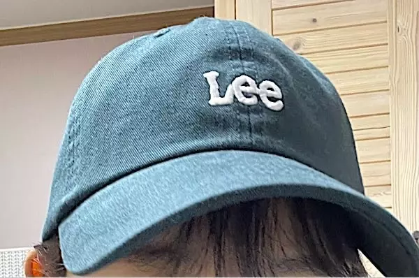 생각보다 초록색이 옅어서 얼핏 보면 회색이랑 섞인 거같기도 해요. 편하고 예뻐서 자주