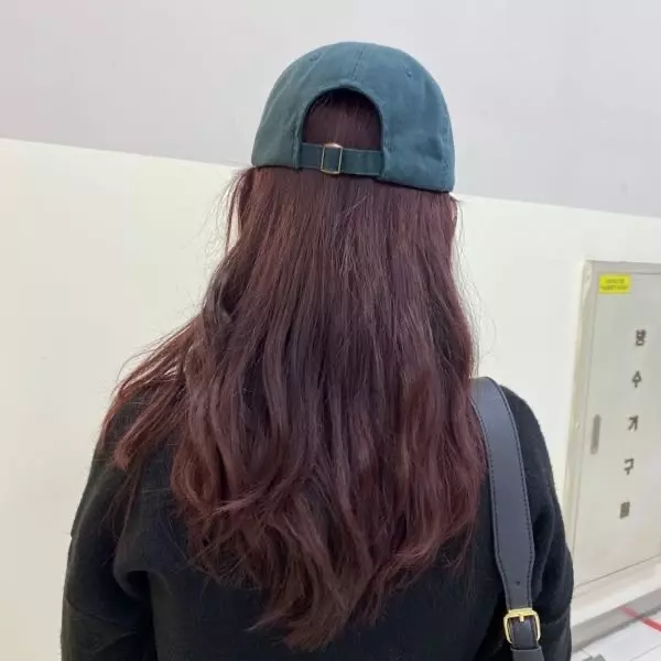 예뻐요 !! 너무 챙이 큰 모자 안좋아하는데 딱 맞는것 같아요 색도 너무 이쁘네요 ㅎ