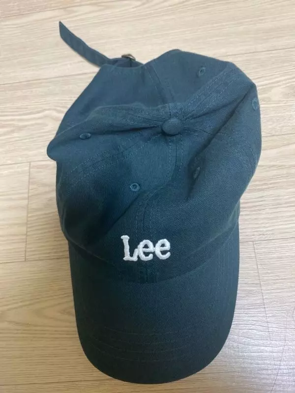 색이 되게 예뻐서 만족해요그치만 옆부분이 더 길었음 좋겠어요