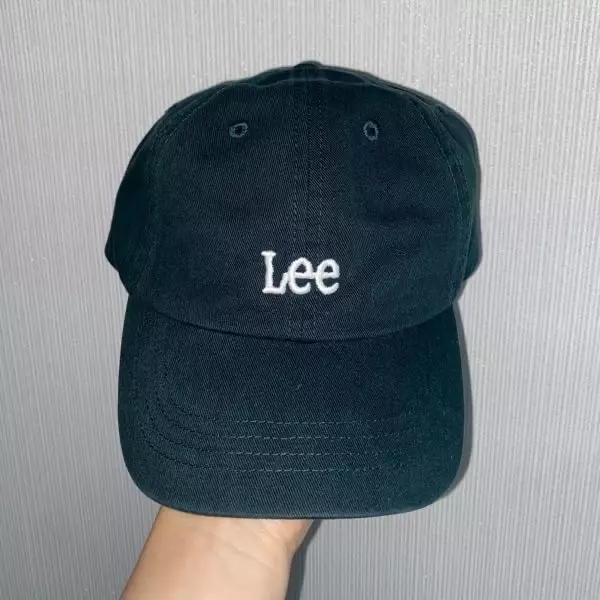 색상도 예쁜 다크 파인이고, 무난하게 잘 어울려요.