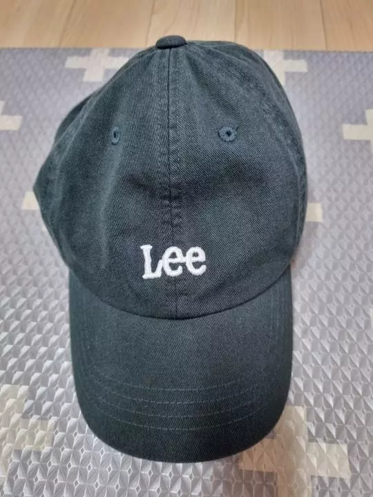 볼캡 편하고 놀러갈때 적당합니다색감도 너무 이뻐요