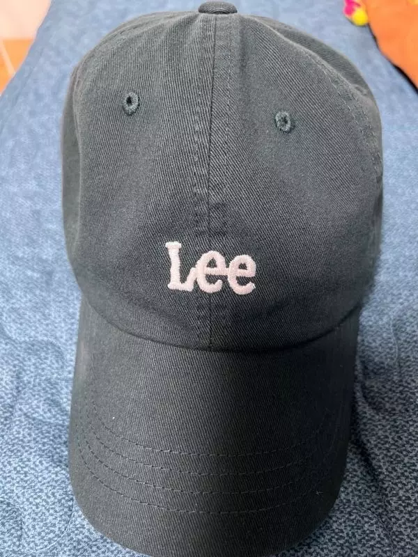 색감 너무 이쁜 딥그린 색깔이며 로고도 이쁘게 잘 보입니다.