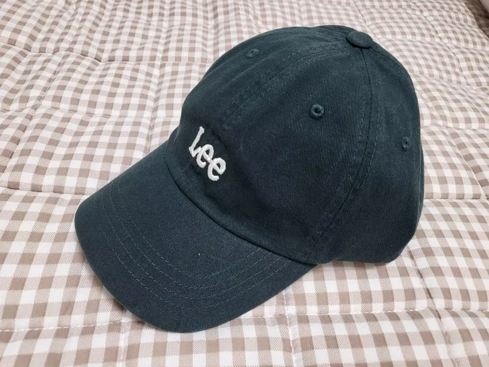 너무예쁜 청록색입니다~요새 녹색에 꽂혀서 ㅋㅋ가을에 완전 찰떡입니다. 어두운색 옷을