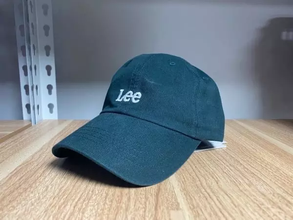 색감도 너무 좋고 핏도 너무 좋은 거 같아요 무난하고, 어디에 입어도 잘 어울릴 거 같