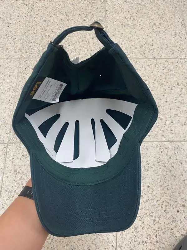 색감도 너무 좋고 핏도 너무 좋은 거 같아요 무난하고, 어디에 입어도 잘 어울릴 거 같