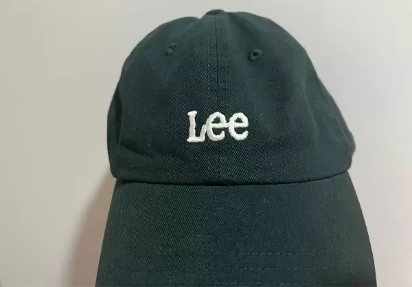 블랙, 네이비는 사고싶지않고 튀지않고 어두운 다른 색상은 뭐가 없을까 하다가 눈에 들