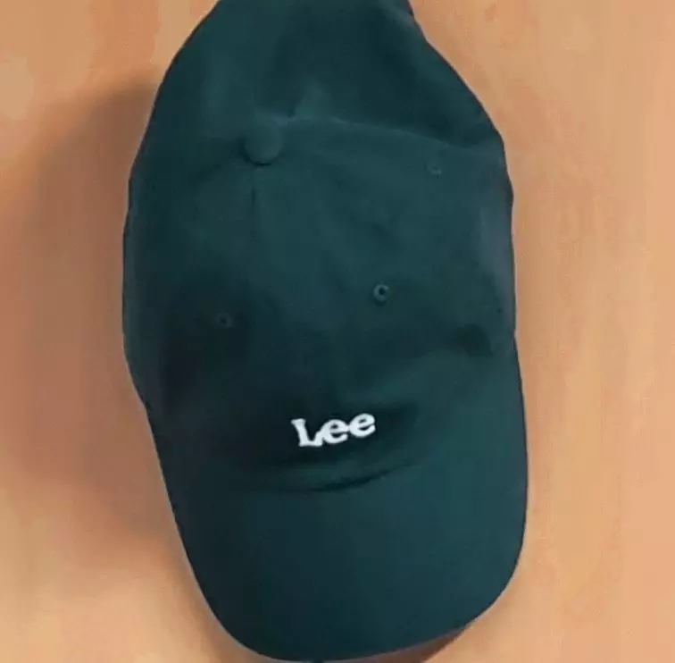 짙은 녹색이 너무 예뻐요 데일리로 잘 쓸 것 같아요 사이즈도 적당합니다