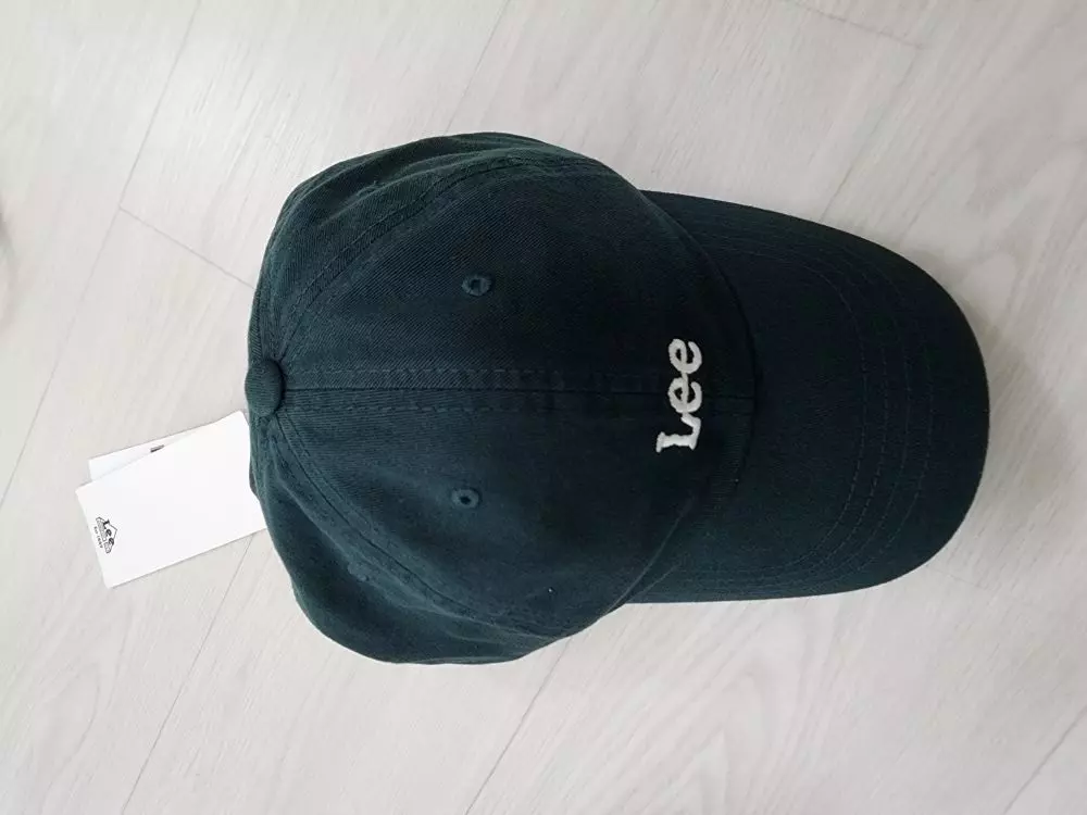 모자가 생각보다 깊지 않아요 혹시나 두상이 조금 크신분들의 경우 불만족스러우실 수 