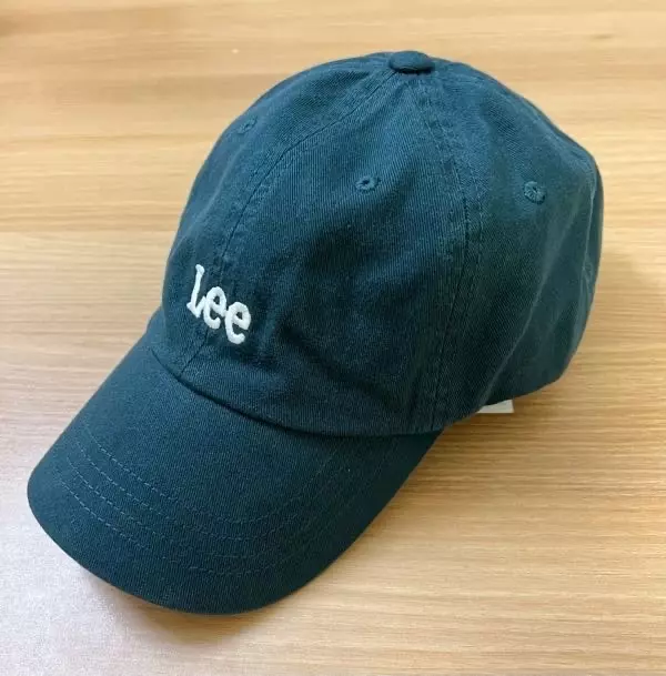 사진보다 좀 더 짙은 녹색입니다. 제가 대두라 약간 작게 느껴지는데 길이 조절하면 어