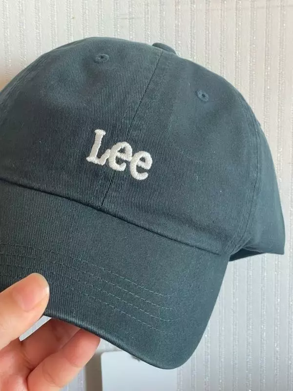 색감 너무 예쁘고 모자 너무 예뻐요 과하게 튀지도 않아서 더 좋습니다