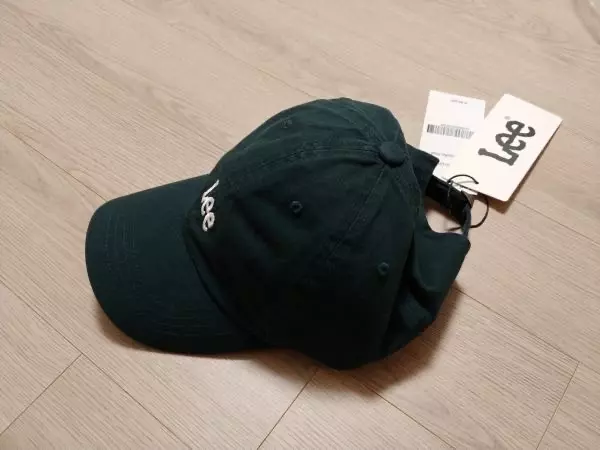 기본핏에 무난하게 예뻐요~ 색감도 튀지 않으면서 좋아요