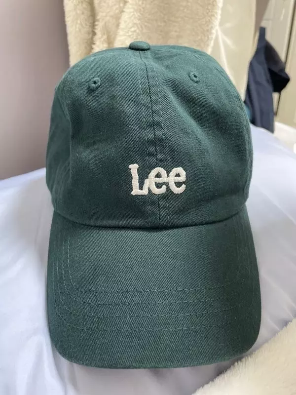 포인트 주고 데일리로 자주 쓸 색 찾다가 샀는데 마음에 듭니다