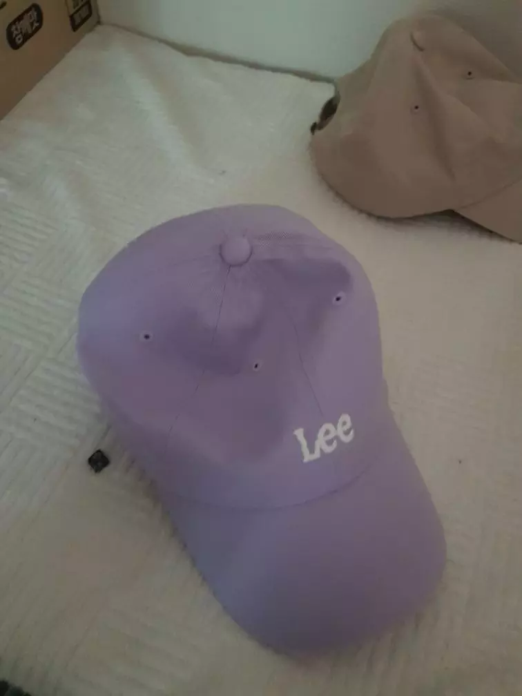 밝은 계열 옷이랑 코디했을 때 정말 좋습니다. 색도 연한계열인거 마음에 들어요.