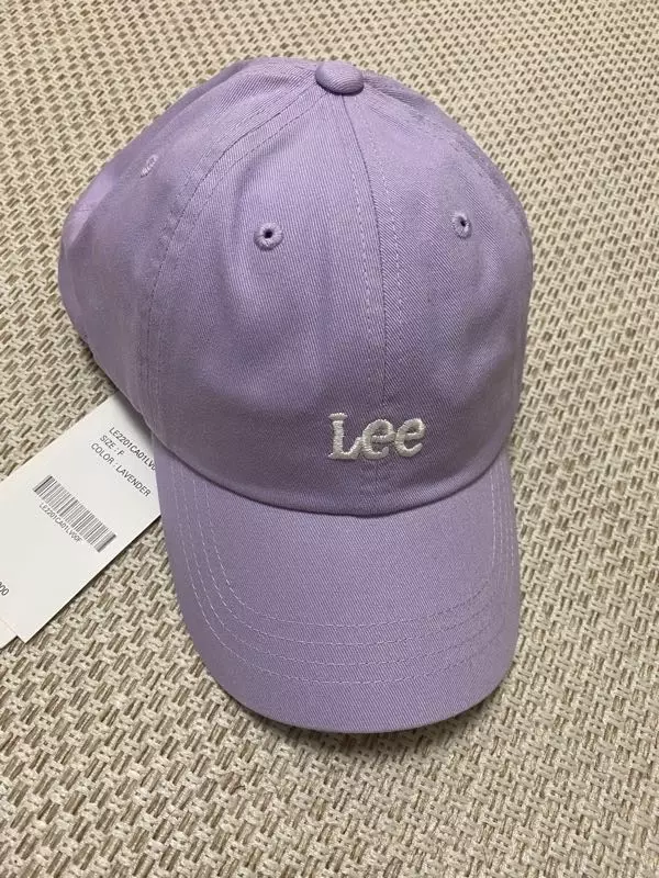 라벤더컬러가 너무 예쁘고 하얀 티셔츠에 같이 쓰면 너무 잘 어울릴것 같아요^^