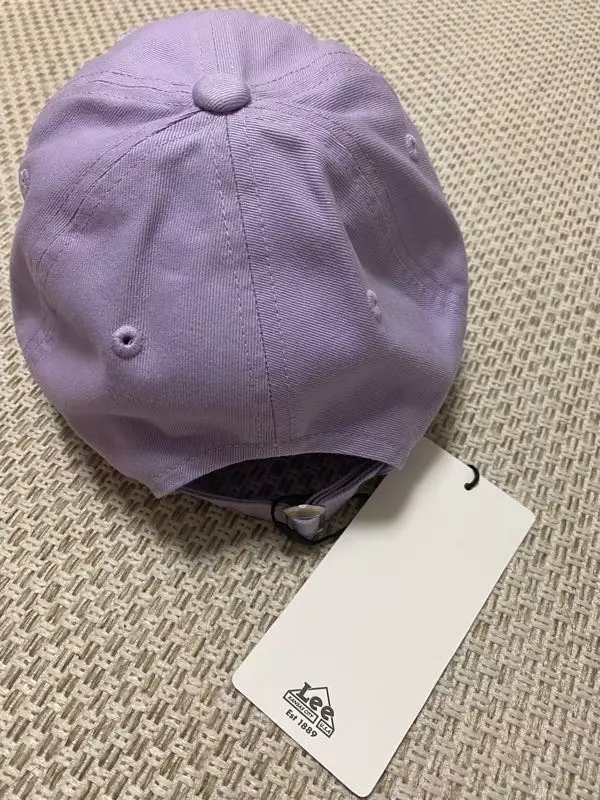 라벤더컬러가 너무 예쁘고 하얀 티셔츠에 같이 쓰면 너무 잘 어울릴것 같아요^^