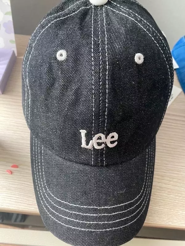 후리하게 쓸수있는 모자에요 ! 나쁘진 않은듯 합니다