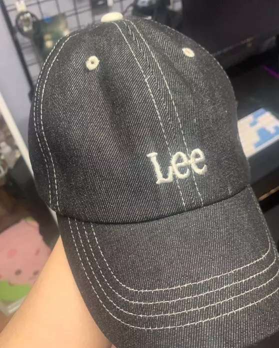 두상 별로 안얘쁜편이어서 모자 안쓰고 다녔었는데 얘는 핏 무난하게 나와줘사 좋아요 