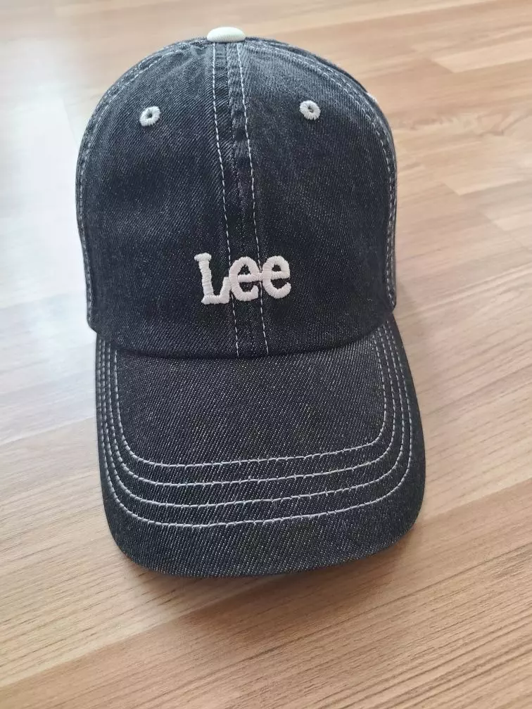 스티치가 잇어 포인트룩에 주기에는 넘 좋은 템이에요 이걸로 계속 쓸예정입니다