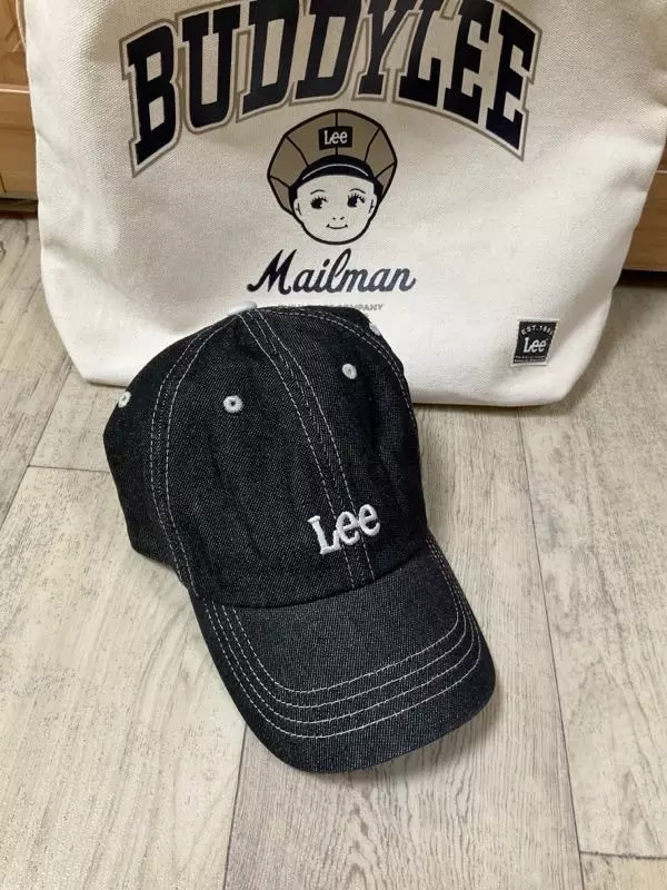 생각보다 너무 예뻐서 놀랐어요ㅎㅎ 흰색포인트랑 검은 청 느낌이 서로 너무 잘어울리고